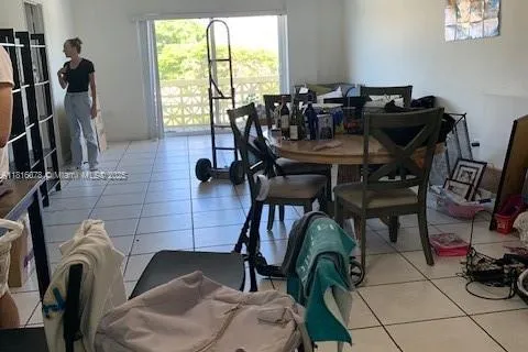 353 W 47 # 5E, Miami Beach FL 33140