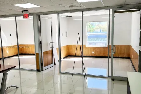436 SW 8th St, Miami FL 33130