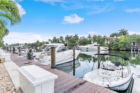 90 Edgewater Dr # 305, Coral Gables FL 33133