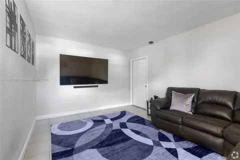 5755 NW 7th Ave # 4, Miami FL 33127