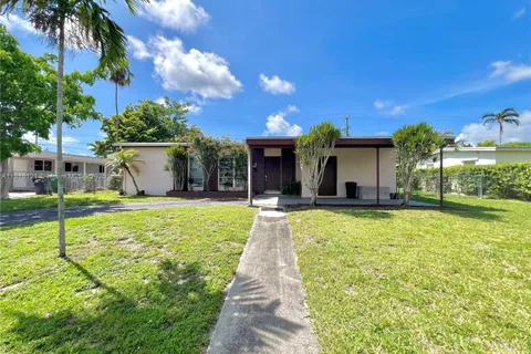 9950 Bahama Dr, Cutler Bay FL 33189