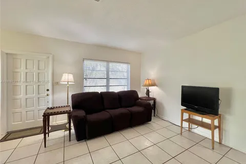 9950 Bahama Dr, Cutler Bay FL 33189