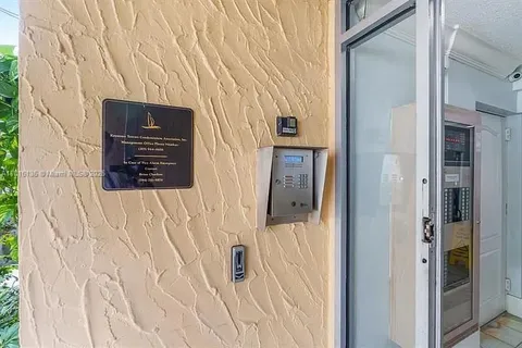 2000 NE 135th St # 609, North Miami FL 33181