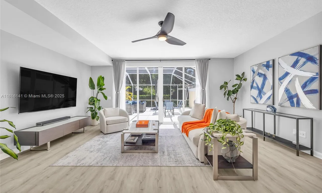 418 Capistrano Dr, Palm Beach Gardens FL 33410