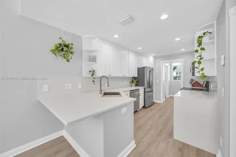 418 Capistrano Dr, Palm Beach Gardens FL 33410