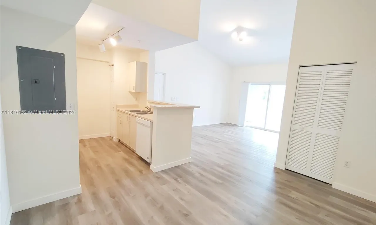 711 SW 111th Way # 304, Pembroke Pines FL 33025