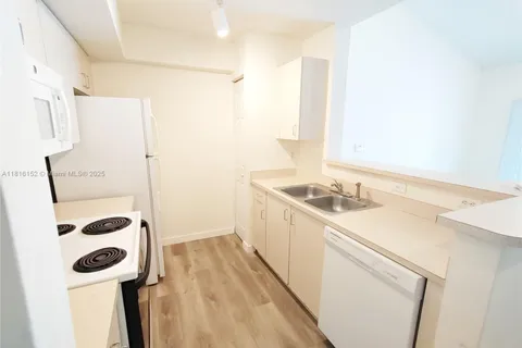 711 SW 111th Way # 304, Pembroke Pines FL 33025