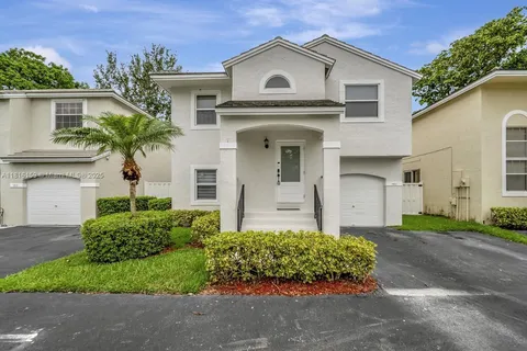 9883 NW 2nd St, Plantation FL 33324
