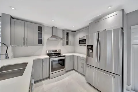 9883 NW 2nd St, Plantation FL 33324