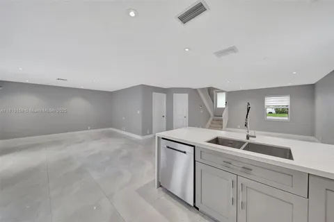 9883 NW 2nd St, Plantation FL 33324