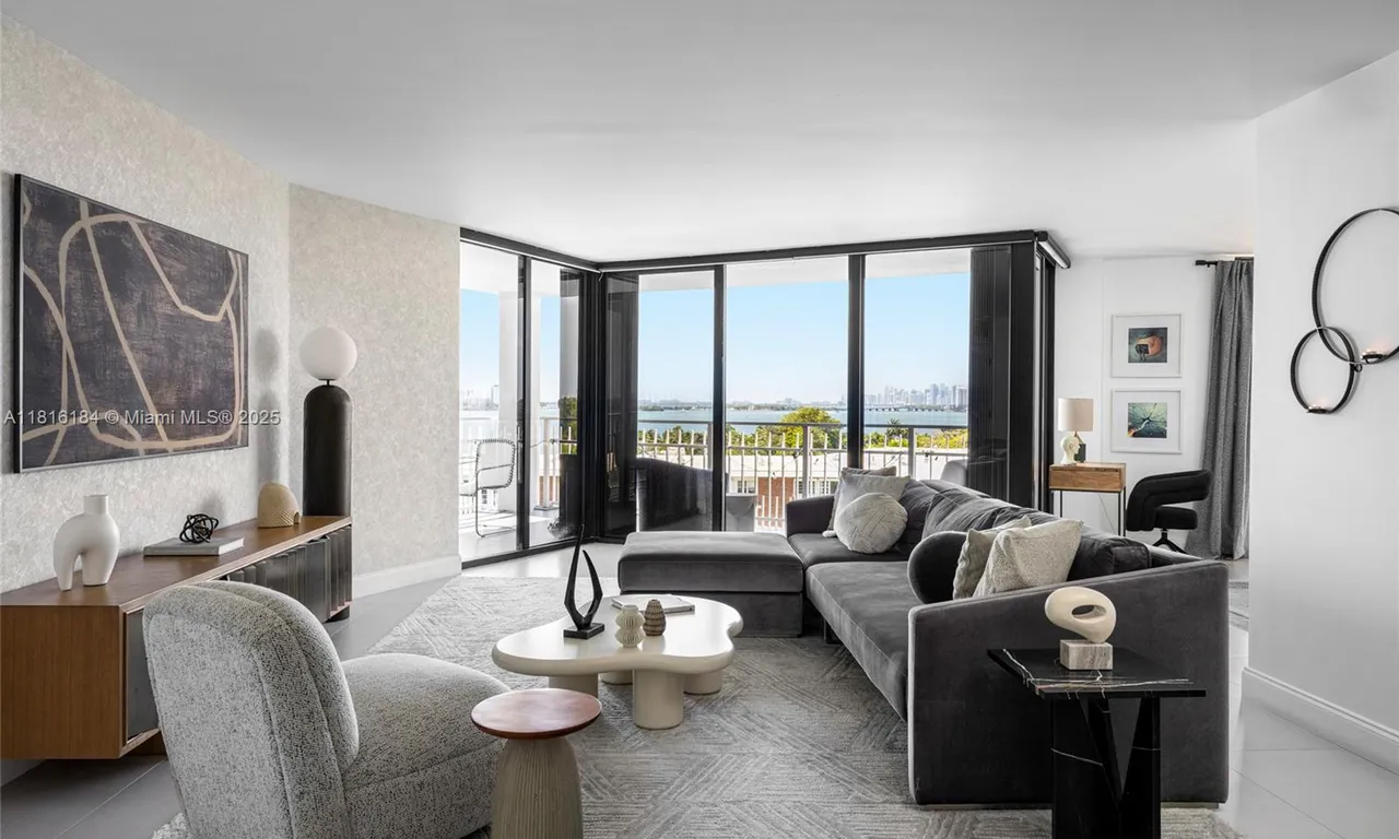 4000 Towerside Ter # 804, Miami FL 33138