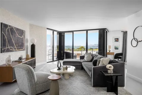 4000 Towerside Ter # 804, Miami FL 33138
