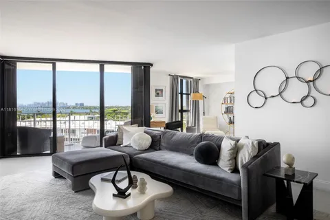 4000 Towerside Ter # 804, Miami FL 33138