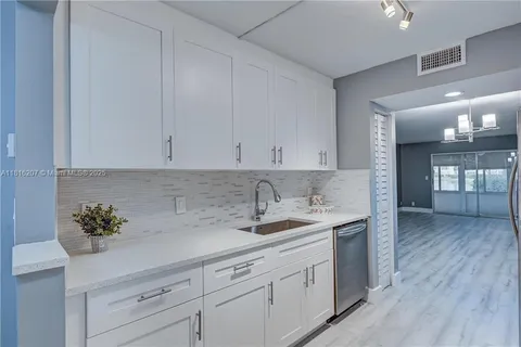 1704 Andros Isle # E1, Coconut Creek FL 33066
