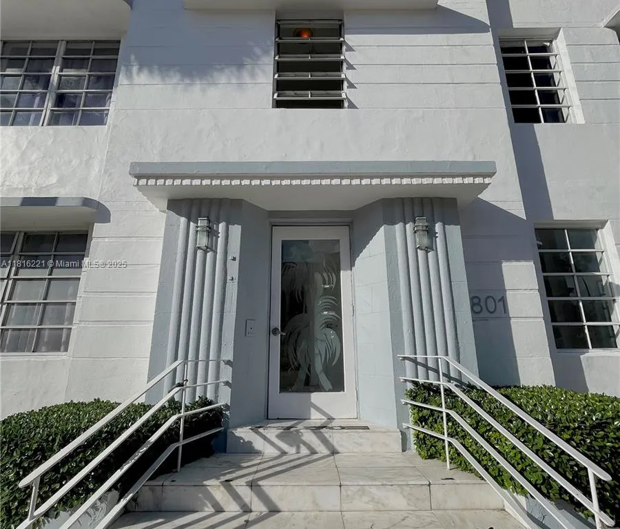 801 8th St # 106, Miami Beach FL 33139