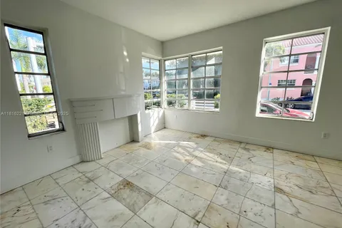 801 8th St # 106, Miami Beach FL 33139