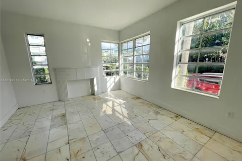 801 8th St # 106, Miami Beach FL 33139