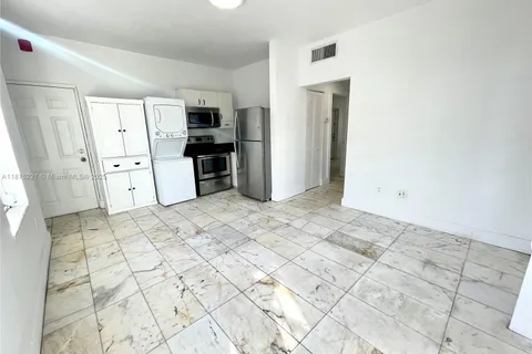 801 8th St # 106, Miami Beach FL 33139