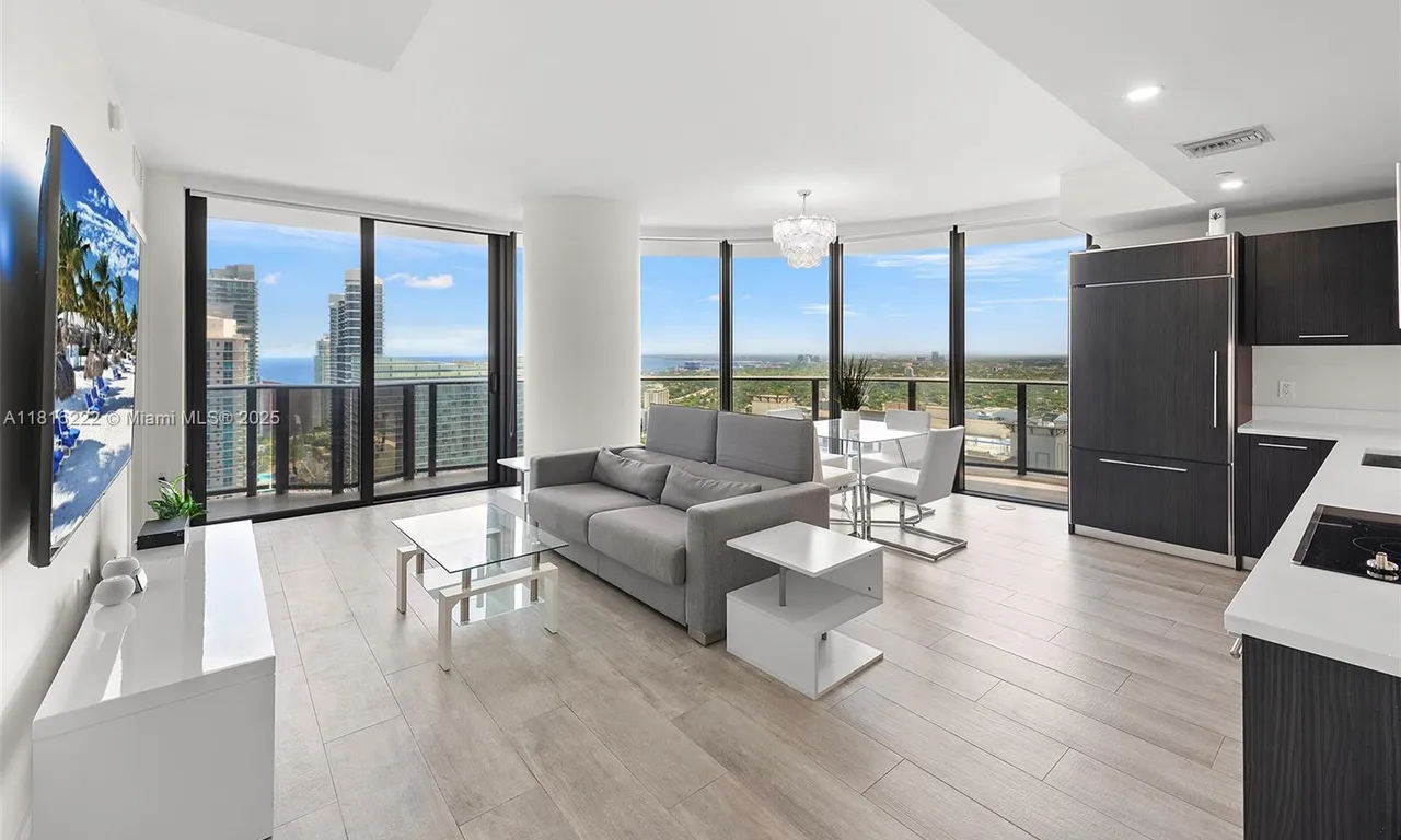 45 SW 9th St # 4006, Miami FL 33130