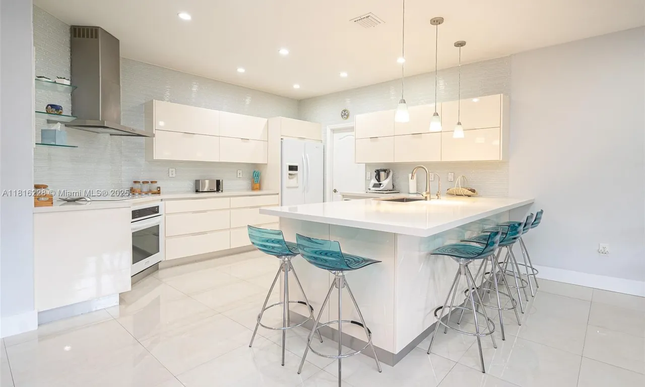 10914 NW 70th St, Doral FL 33178