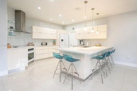 10914 NW 70th St, Doral FL 33178