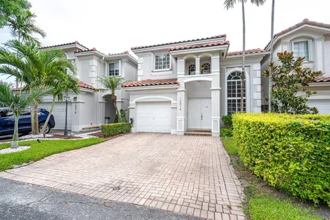 10914 NW 70th St, Doral FL 33178