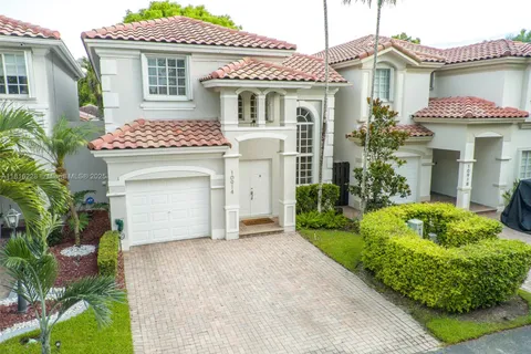 10914 NW 70th St, Doral FL 33178