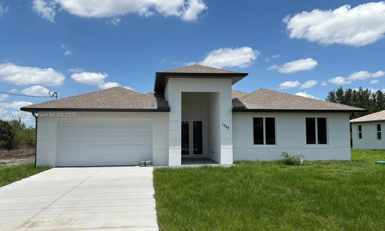 1062 Bell Blvd S # 1062, Lehigh Acres FL 33974