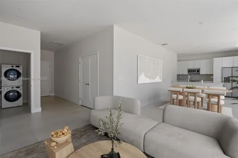 555 NE 34th St # 804, Miami FL 33137