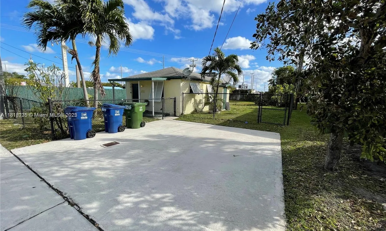 1016 NW 1st Ave, Hallandale Beach FL 33009