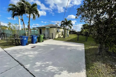 1016 NW 1st Ave, Hallandale Beach FL 33009
