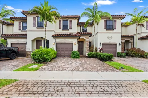 6496 S Anise Ct, Davie FL 33314