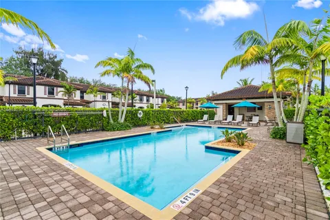 6496 S Anise Ct, Davie FL 33314
