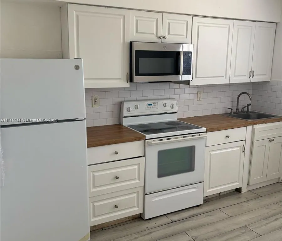 111 NW 152nd St # 1, Miami FL 33169