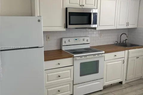 111 NW 152nd St # 1, Miami FL 33169