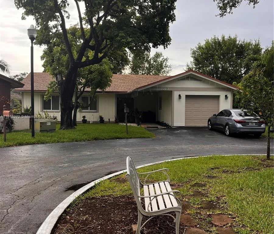 2213 Nova Village Dr, Davie FL 33317