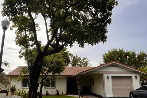 2213 Nova Village Dr, Davie FL 33317
