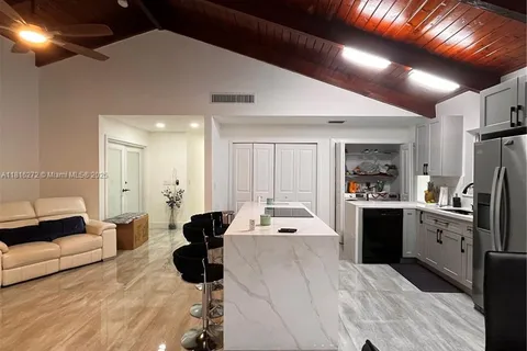 2213 Nova Village Dr, Davie FL 33317