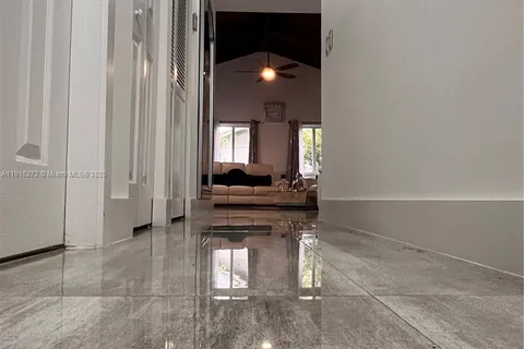 2213 Nova Village Dr, Davie FL 33317