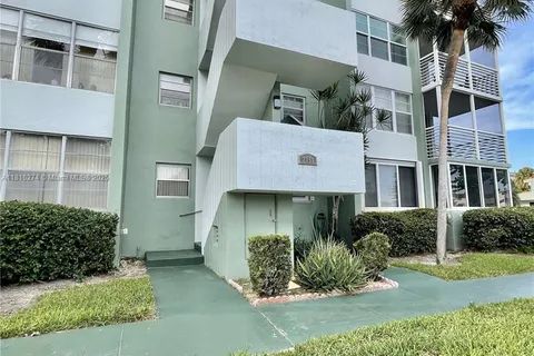 2751 Taft St # 107, Hollywood FL 33020