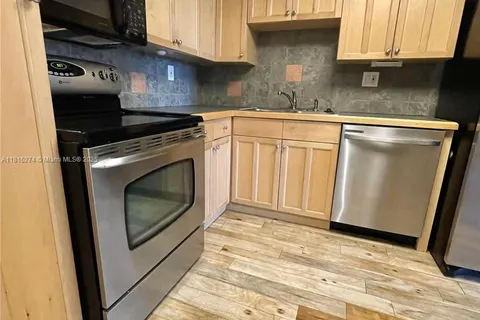 2751 Taft St # 107, Hollywood FL 33020