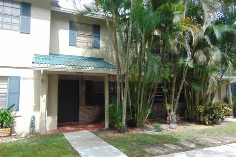 586 Westree Ln, Plantation FL 33324