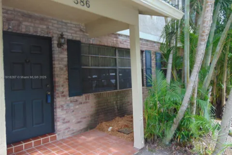 586 Westree Ln, Plantation FL 33324