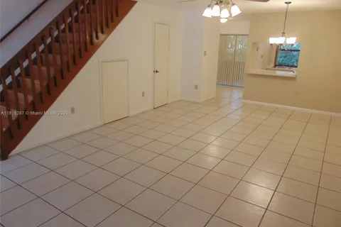 586 Westree Ln, Plantation FL 33324