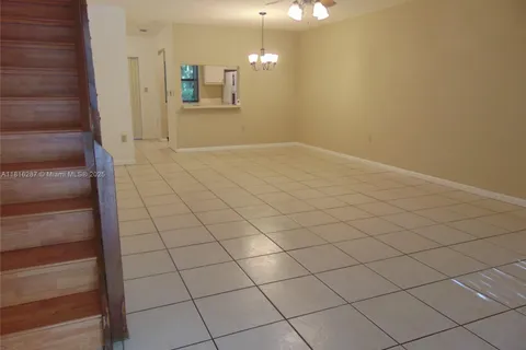 586 Westree Ln, Plantation FL 33324