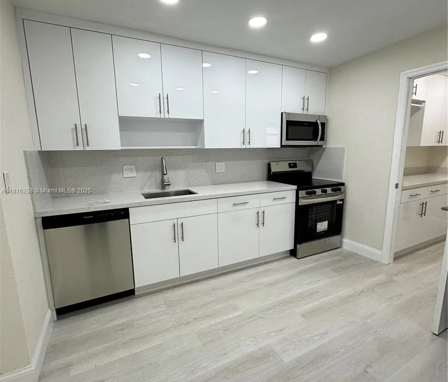 108 NW 3rd Ave # 1, Hallandale Beach FL 33009