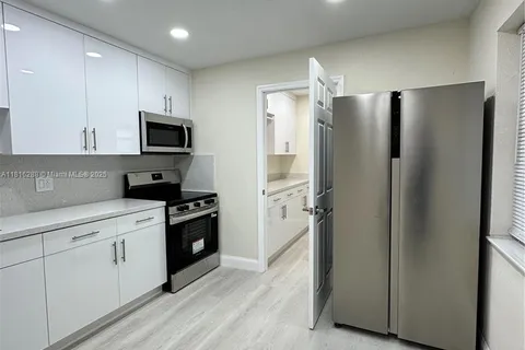 108 NW 3rd Ave # 1, Hallandale Beach FL 33009