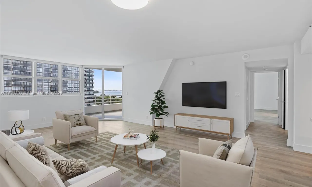 555 NE 34th St # 902, Miami FL 33137