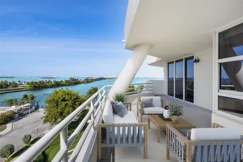 555 NE 34th St # 902, Miami FL 33137
