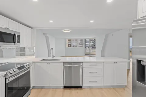 555 NE 34th St # 902, Miami FL 33137